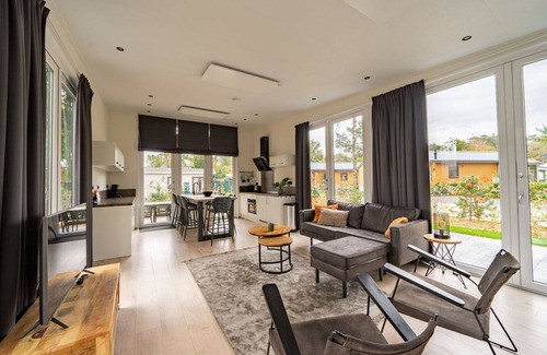 Otterlo House | Stunning private villa for 4 guests with pool, WIFI, TV and terrace