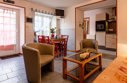 Commes House | Stunning private villa for 4 people with WIFI, TV and terrace