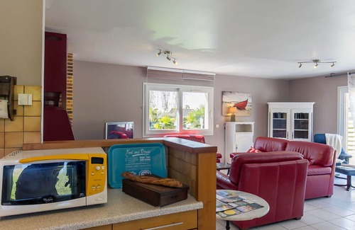 Plouescat House | Stunning private villa for 4 guests with WIFI, TV, terrace and parking