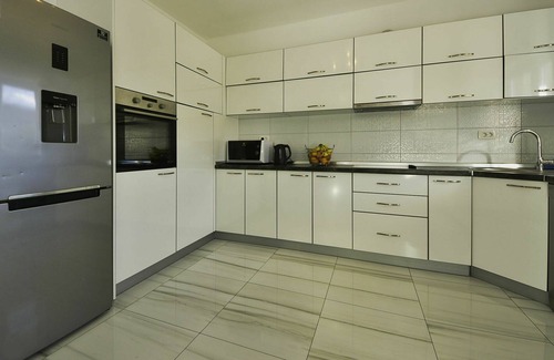 Velim House | Stunning private villa with hot tub, A/C, private pool, WIFI, TV, patio and pets allowed