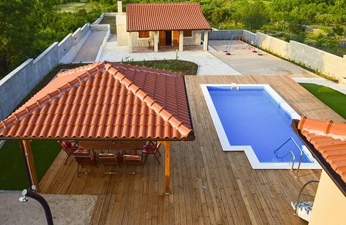 Velim House | Stunning private villa with hot tub, A/C, private pool, WIFI, TV, patio and pets allowed