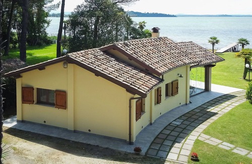 San Feliciano House | Stunning private villa for 5 guests with A/C, WIFI, TV, terrace and pets allowed