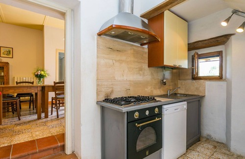 Sorano House | Stunning private villa for 22 guests with WIFI, private pool, patio and pets allowed