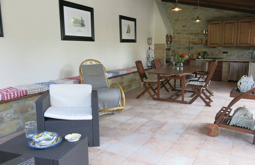 Vesime House | Stunning private villa for 8 people with private pool, WIFI, TV, patio and pets allowed