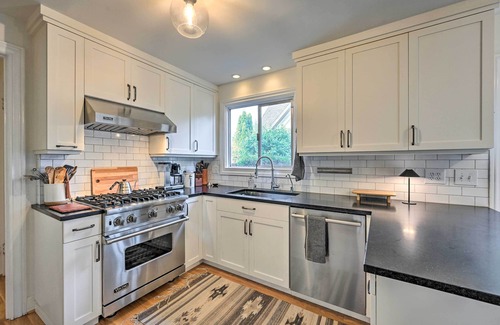 Lower Queen Anne Cottage | Stunning Queen Anne House w/Private Patio!