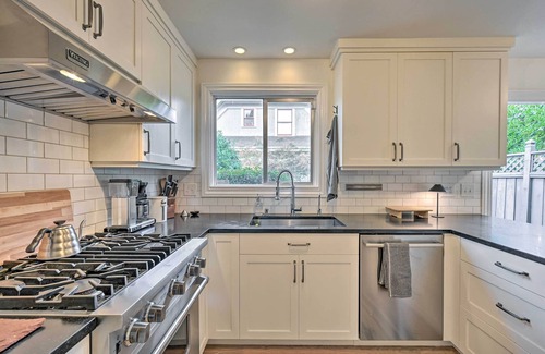 Lower Queen Anne Cottage | Stunning Queen Anne House w/Private Patio!