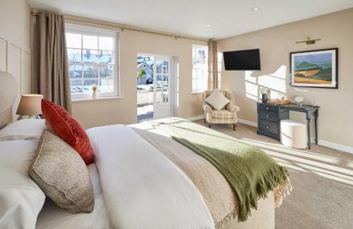 Much Wenlock Hotel | Stunning Raven Aparthotel at Much Wenlock by PureStay