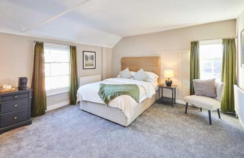 Much Wenlock Hotel | Stunning Raven Aparthotel at Much Wenlock by PureStay