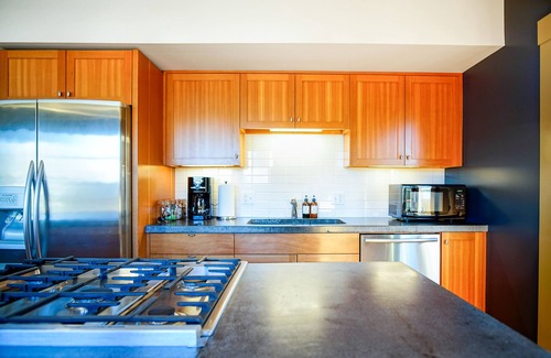Foster - Powell House | Stunning Remodeled 5-BR Craftsman. 4x King Beds + 2x Twin XL! With AC & Laundry