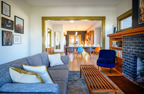 Foster - Powell House | Stunning Remodeled 5-BR Craftsman. 4x King Beds + 2x Twin XL! With AC & Laundry