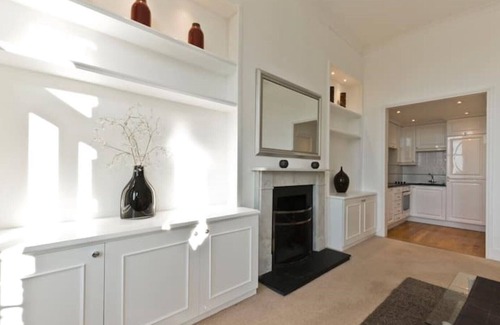 Richmond-upon-Thames Apartment | Stunning Richmond Riverside Apartment, 2 Beds Tw10