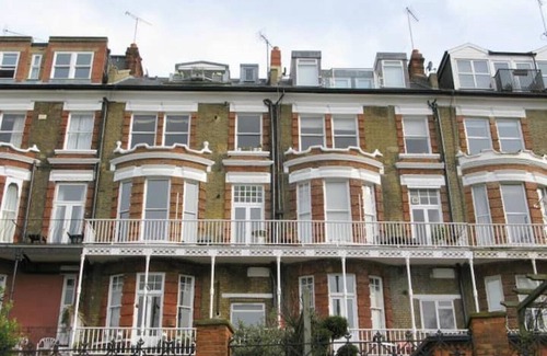 Richmond-upon-Thames Apartment | Stunning Richmond Riverside Apartment, 2 Beds Tw10