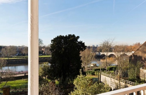 Richmond-upon-Thames Apartment | Stunning Richmond Riverside Apartment, 2 Beds Tw10