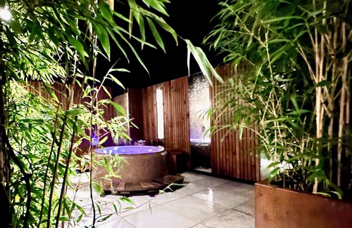 High Bentham Apartment | Stunning riverside sanctuary, hot tub