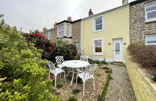 St Just House | Stunning Seaview Cottage