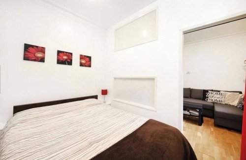 St. Leonard's Apartment | Stunning self contained studio garden flat.