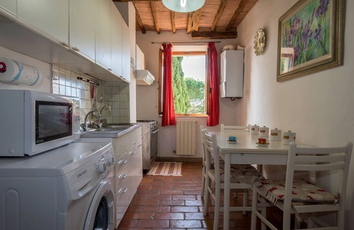 Le Tolfe Villa | Stunning Siena villa with 4 bedrooms only 3 km to the city. Pool and Wi-Fi