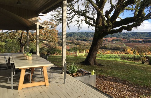 Healdsburg House | Stunning Sonoma 3BR, 3BA house w/view, lap pool, hot tub, Tesla chgr, Healdsburg