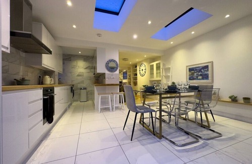 Headington House | Stunning, Spacious 5 Bed House w/Parking