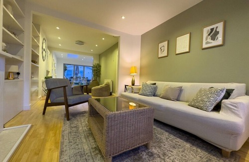 Headington House | Stunning, Spacious 5 Bed House w/Parking