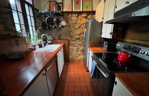 Lower Arapahoe House | Stunning Stone Abode in Downtown Boulder - Walk to Pearl St, Chautauqua Park, CU