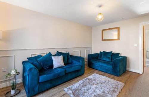Little Hulton Apartment | Stunning & Stylish 4 Bed home in Worsley
