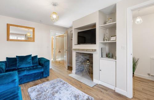 Little Hulton Apartment | Stunning & Stylish 4 Bed home in Worsley