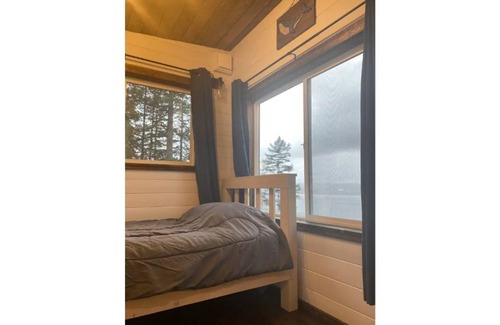 Quadra Island House | Stunning Sunset View from Copper Bluffs Tiny Home