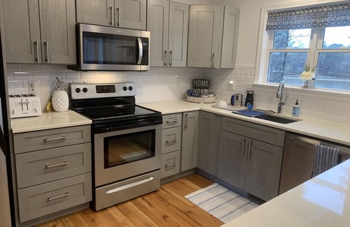 Milledgeville House | Stunning Sunsets - Lake Sinclair House! 5 Bedroom 3 Bath Home with Private Dock