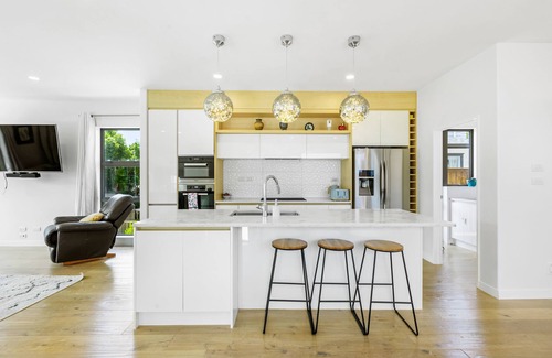 Hauraki Apartment | Stunning Taka Retreat nr Beach-Netflix