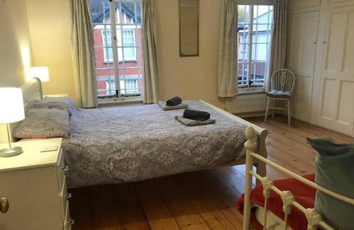 Topsham House | Stunning Town house with parking, fire, games room