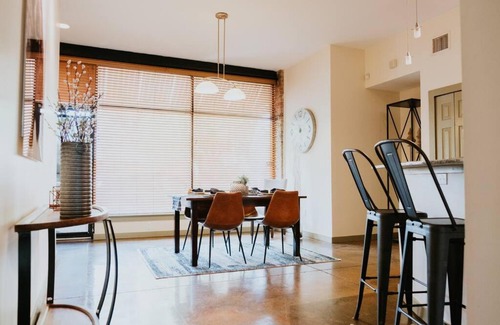 Springfield House | Stunning townhouse on quiet street in Springfield!