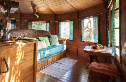 Ilida Cottage | Stunning Treehouse 10 mins from sandy beaches.