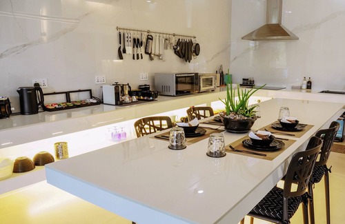 Busuanga Villa | Stunning unique 220sm 1BR 2 BA private Villa Suite epic Ocean views & great food