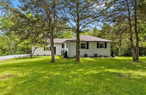 Columbia House | Stunning updated home with a hot tub