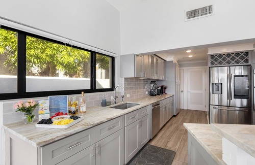 Lauderdale-by-the-Sea House | STUNNING - ON THE WATER! - HEATED POOL - HOT TUB - WALK TO BEACH