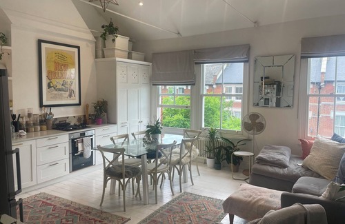 St. Helen's Apartment | Stunning vaulted ceiling 2 bed modern apartment