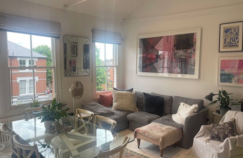 St. Helen's Apartment | Stunning vaulted ceiling 2 bed modern apartment