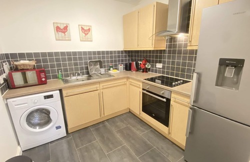 Paisley Apartment | Stunning & Very Modern 2 Bedroom Apartment (Sleeps 4) very near Paisley Centre