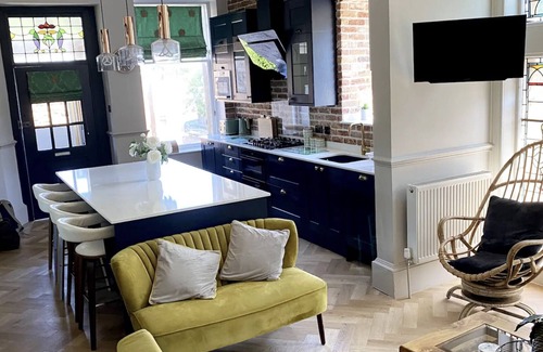 Pollokshields House | Stunning Victorian Home Near Dumbreck Station