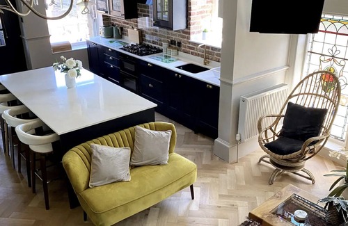 Pollokshields House | Stunning Victorian Home Near Dumbreck Station