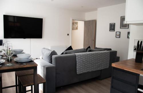 Cartworth Resort | Stunning Views 2-Bedroom Apartment in Charming Holmfirth Village, Huddersfield