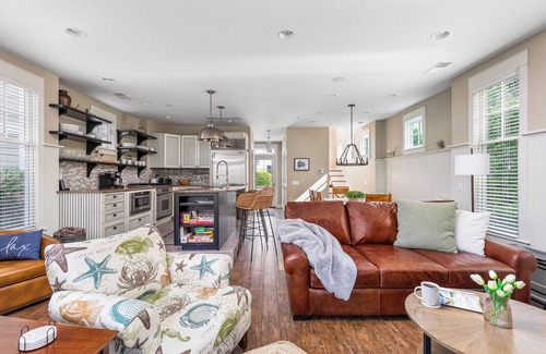 Saugatuck Condo | Stunning Views from Rooftop Balcony, Lakefront, Pool Access, Walk to downtown