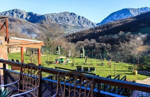 La Plaza Cottage | Stunning views of the mountain and forest.