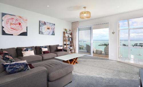 Stepneyville House | Stunning views over Tasman Bay