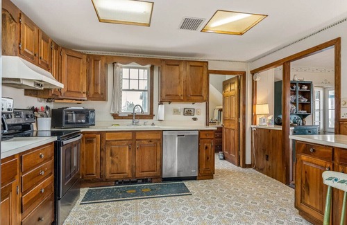 Ocean Point House | Stunning Views with Walks to the Beach and a short walk to pay and play tennis