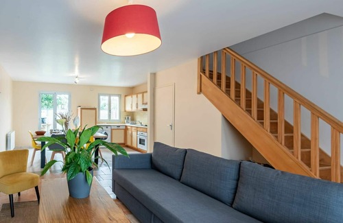 Denneville House | Stunning villa for 6 guests with WIFI, TV, terrace and pets allowed