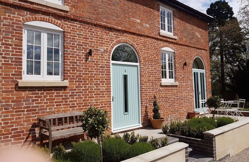 Breedon on the Hill House | Stunning villa for 4 guests with WIFI, TV and pets allowed