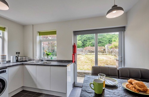 Gwynedd- Snowdonia House | Stunning villa for 5 guests with WIFI