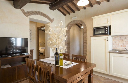 Giugnano Villa | Stunning villa for 5 guests with A/C, WIFI, pool, TV and panoramic view